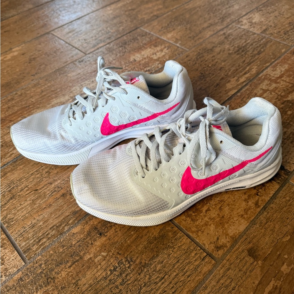 Nike Women's Downshifter 7 Sneakers